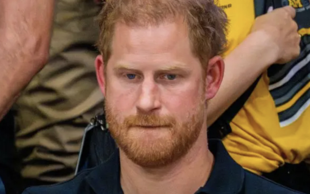Meghan Markle rayonne, Harry surveille... le décryptage de leur langage corporel ! 
