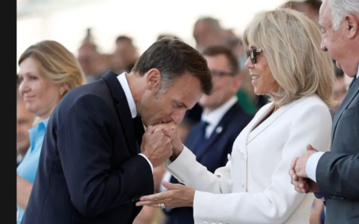 « Une moumoute climatisée ? » : Brigitte Macron indécemment critiquée sur son look pour le défilé du 14 Juillet !