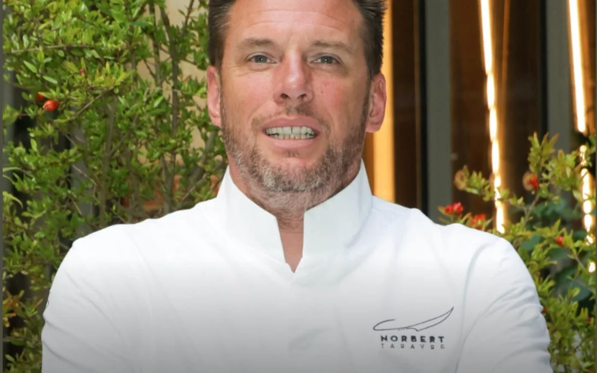 Norbert Tarayre achète son restaurant à 70 mètres du château de Versailles