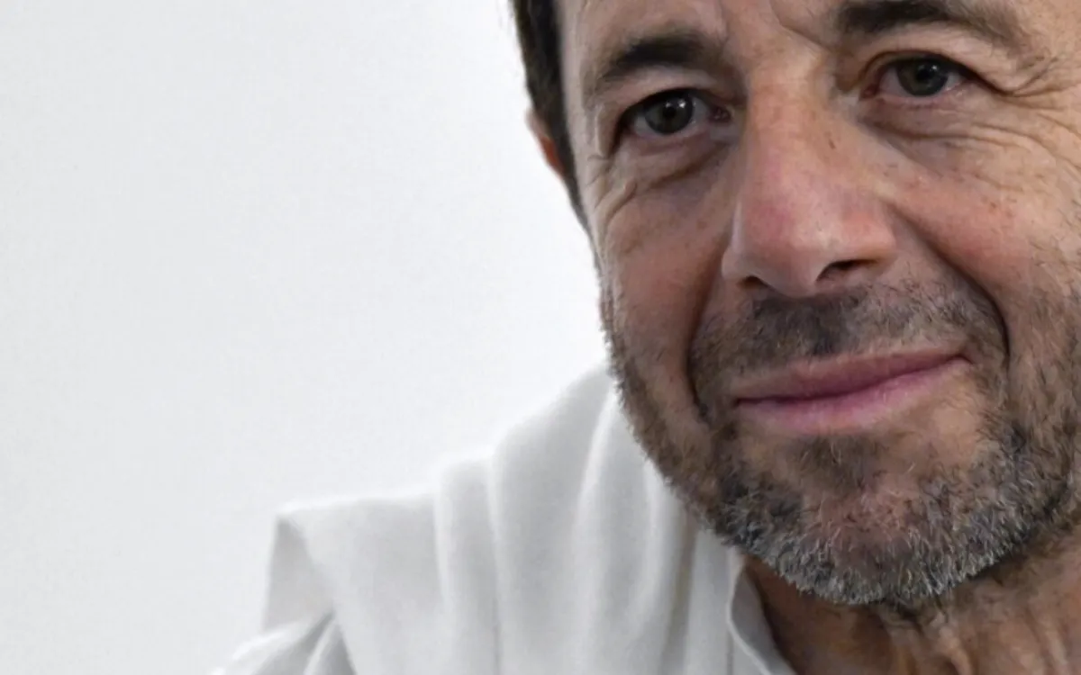 Patrick Bruel : surprise, face aux enquêteurs, il arrive avec des classeurs entiers