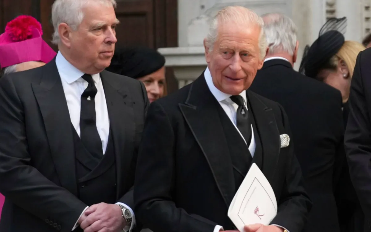Prince Andrew : pourquoi le roi Charles lui impose une discrétion totale ?