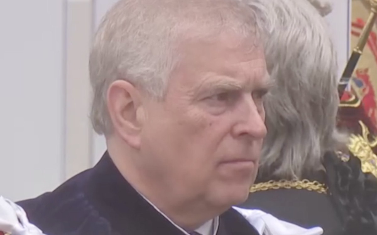 Prince Andrew suppliait Epstein et Maxwell : « Je n'en peux plus » de ces « révélations explosives » !