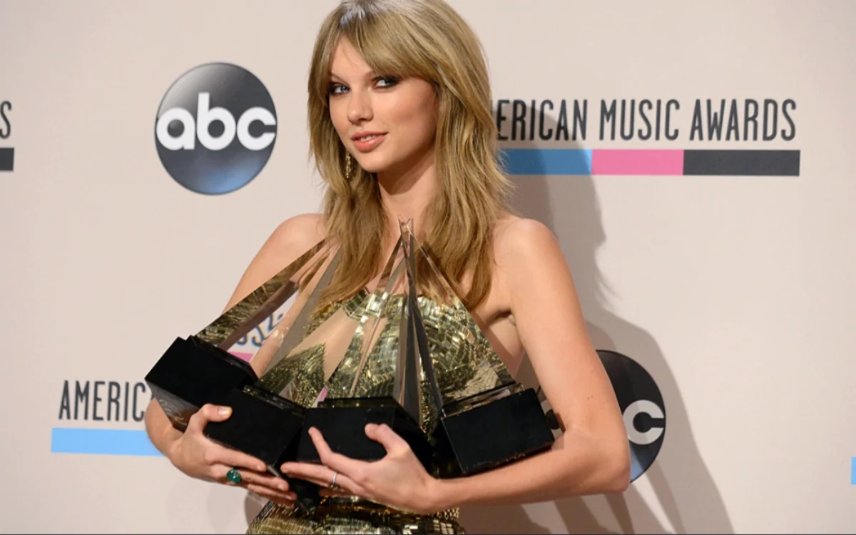 Taylor Swift : dix ans après, elle revient aux CMA pour viser un 13e trophée 