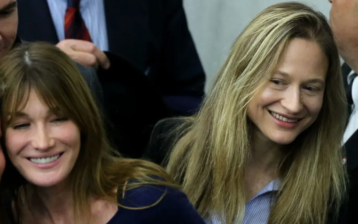 « Une délivrance » : Carla Bruni se confie sur la découverte de ses origines et sa relation avec Consuelo Remmert