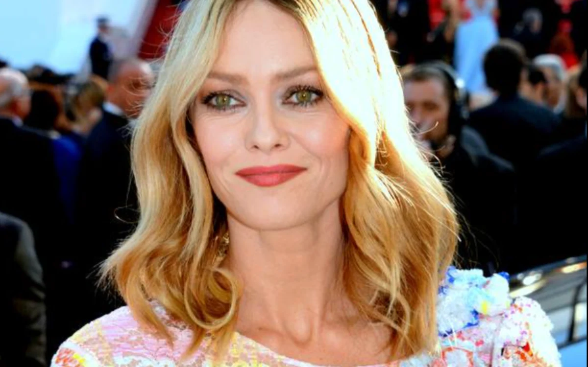 Vanessa Paradis : complet malgré le report, avant le vrai test des grandes salles