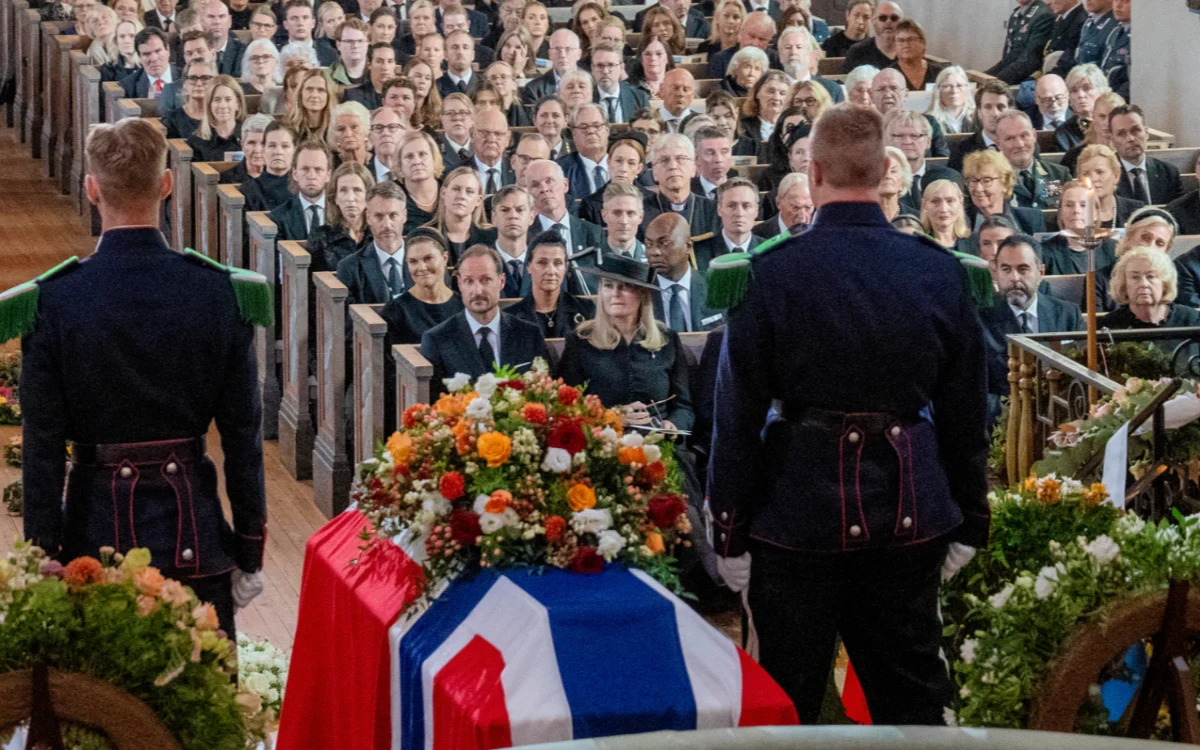 Victoria de Suède aux obsèques d'Astrid : pourquoi sa place derrière Haakon n'était pas anodine