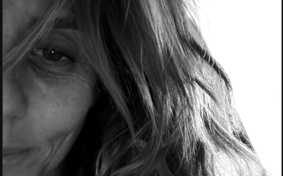 Violence, larmes, silence : Faustine Bollaert bouleversée