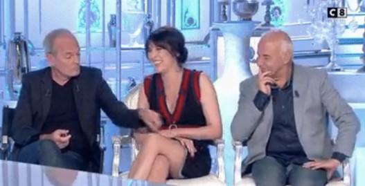 Laurent Baffie soulève la jupe de Nolwenn Leroy- Le CSA ouvre une enquête (vidéo)
