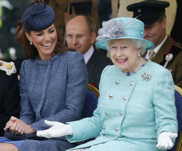 A cause de Kate Middleton, la reine boude (photo)