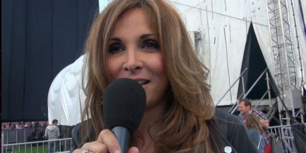 Hélène Ségara transformée en Une de TV Grandes Chaine