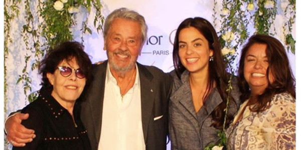 Alain Delon remis d'aplomb après des ennuis de santé
