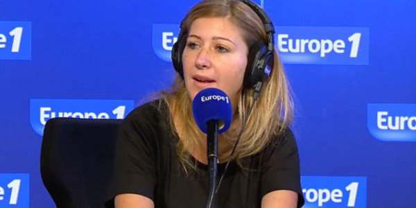 Amanda Sthers lance une pique contre Laeti­cia Hally­day