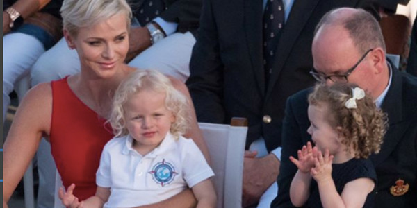 Charlène de Monaco, un tendre moment avec son époux et leur fils Jacques (photo)