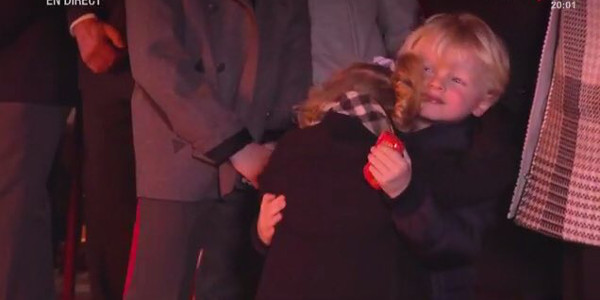 Les jumeaux de Charlène de Monaco, une tendre complicité à la fête de Saint-dévote (photo)
