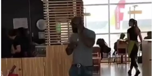 Booba et Kaaris se battent comme des chiffonniers à Orly (vidéo)