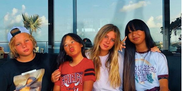 Jade et Joy Hallyday entourées d'affection par le fils de Marc Lavoine à St Barth (photo)