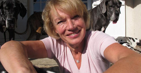 Brigitte Lahaie se confie sur sa relation ambiguë avec son père