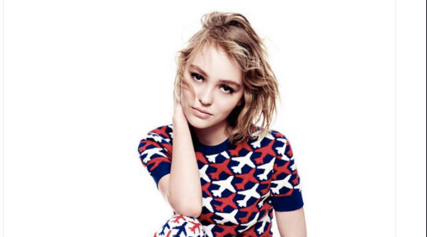 Lily-Rose Depp et Carla Bruni-Sarkozy, un défilé de stars pour Chanel (photos)