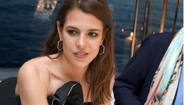 Charlotte Casiraghi et Dimitri Rassam, entourés de leur clan à l'île de Pantelleria