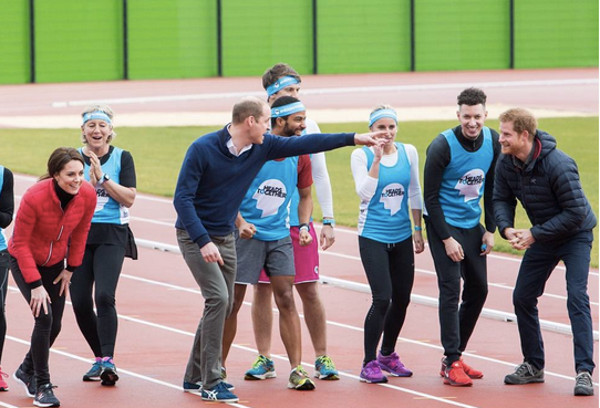Kate Midd­le­ton, William, et Harry participent à un sprint. Qui a gagné ? (vidéo)