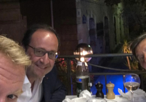 François Hollande affiche une bonne mine à St-Tropez. (Photos)