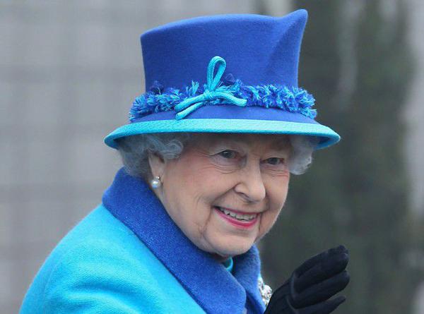 Elizabeth II, que contient son sac à main ?