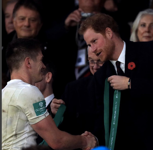 Le prince Harry- Voici raille ses problèmes capitulaires (photo)