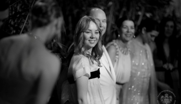 Alexandra de Hanovre ne lâche plus d'une semelle Ben-Silvester Strautmann (photos)