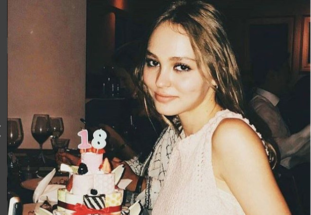 Après l'Ile de Ré, Lily-Rose Depp se la coule douce à West Hollywood (photo)