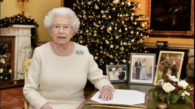 Elizabeth II refuse de se faire opérer