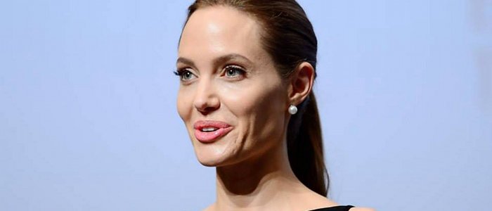 Angelina Jolie agace son frère James. Il n'en peut plus