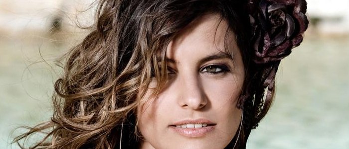A Cannes, Laetitia Milot prend la pose avec Hatem Ben Arfa (photo)