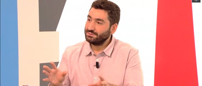 Mouloud Achour salue les qualités de Pierre Ménès