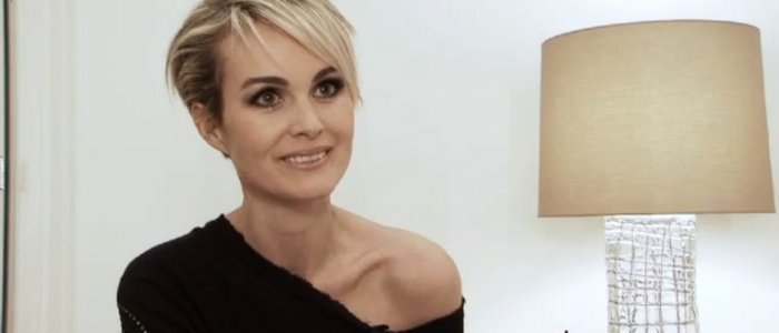 Laeticia Hallyday "essaie de se changer les idées", selon une amie