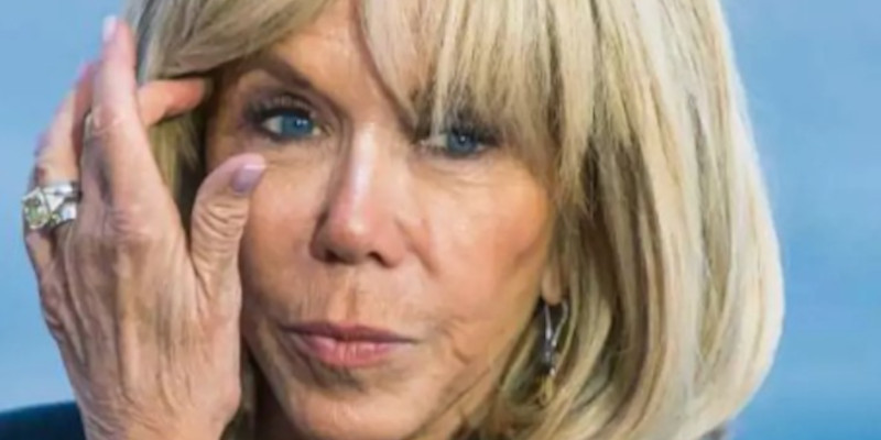 Brigitte Macron confrontée à une requête troublante de son ennemie