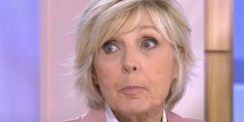Évelyne Dhéliat, une violente agression !