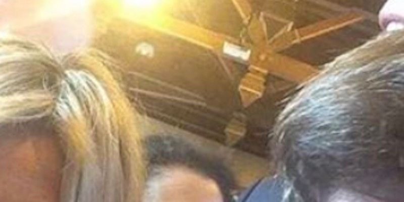 Brigitte Macron miracle dans un lycée - rides disparues - photo non retouchée