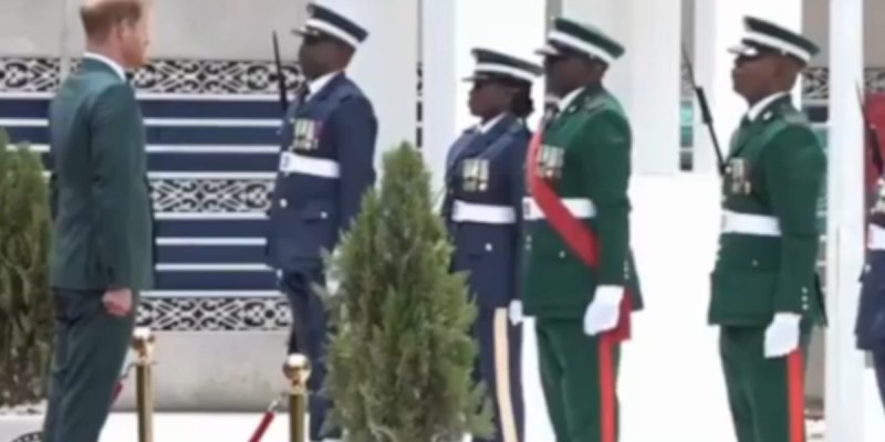 Prince Harry : Manque de respect envers Charles III au Nigéria : critiques pour avoir passé en revue les troupes