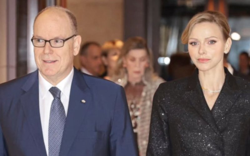 Unité sacrée à Monaco ! Charlène et Caroline affichent une « belle unité » au dîner des ambassadeurs après des années de « brouille » 