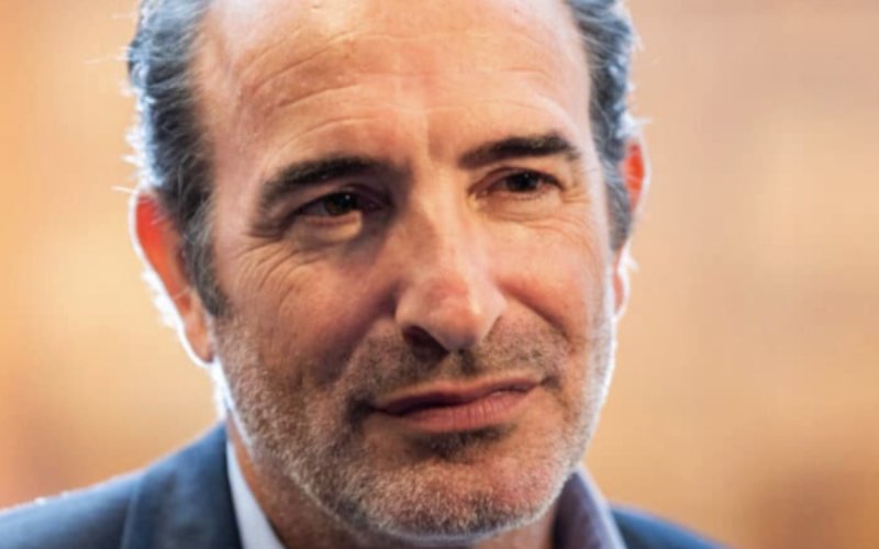 Jean Dujardin rattrape ses points de permis avec Jordan de Luxe