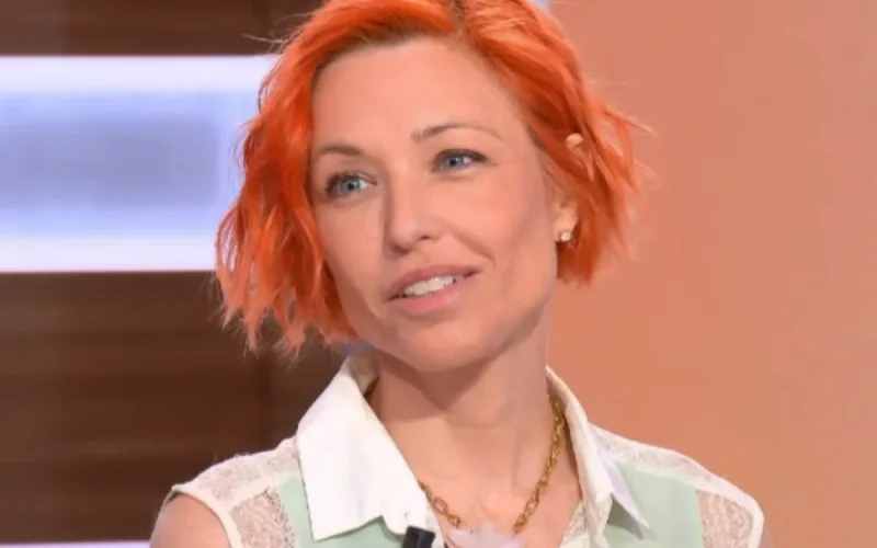 Natasha St-Pier visée par les révélations amusées de son compagnon en plein direct
